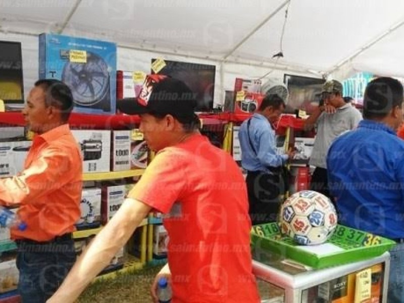 Turistas denuncian estafas en juegos callejeros de Sayulita
