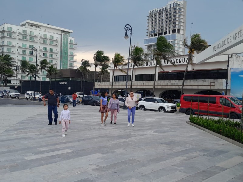 Turistas disfrutan de Veracruz y sus atractivos en el puente largo