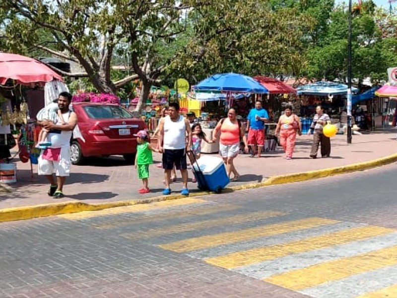 Turistas llegaron en puente vacacional pese a semáforo rojo