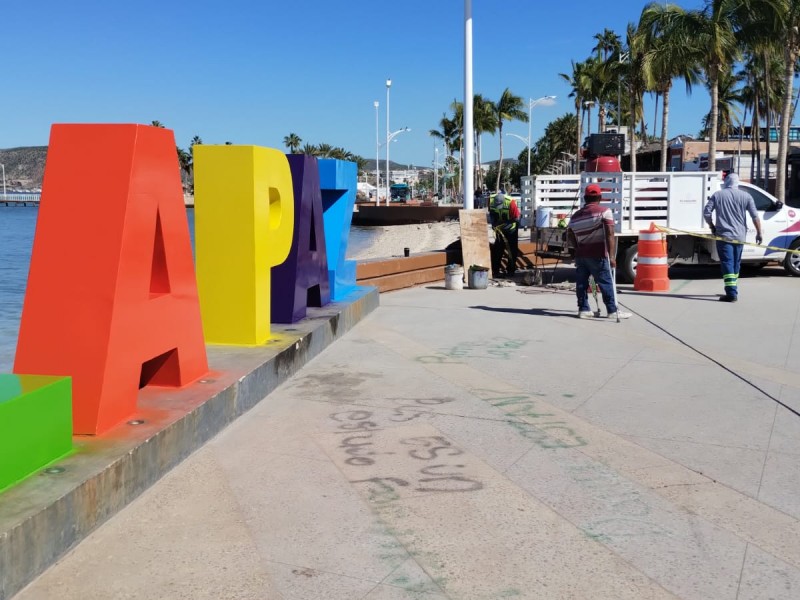 Turistas no pueden disfrutar de las letras del malecón