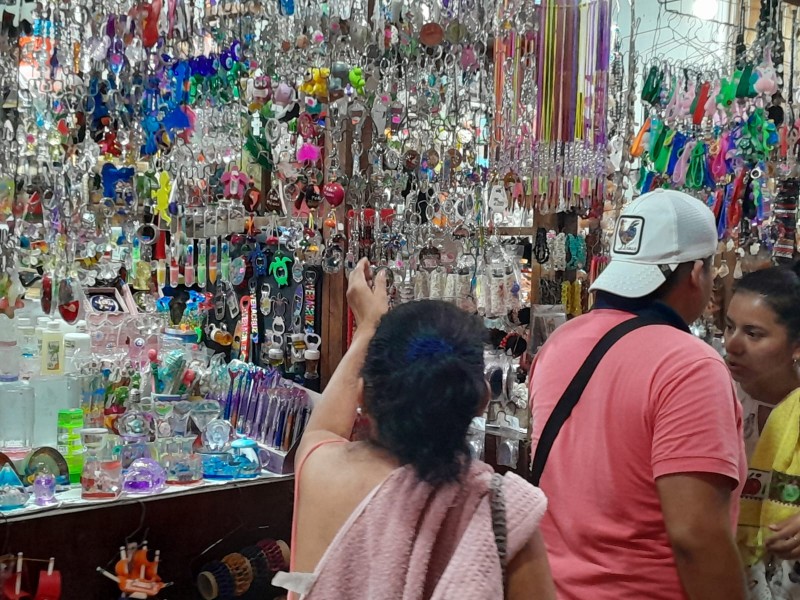 Turistas visitan mercados municipales en Tuxpan