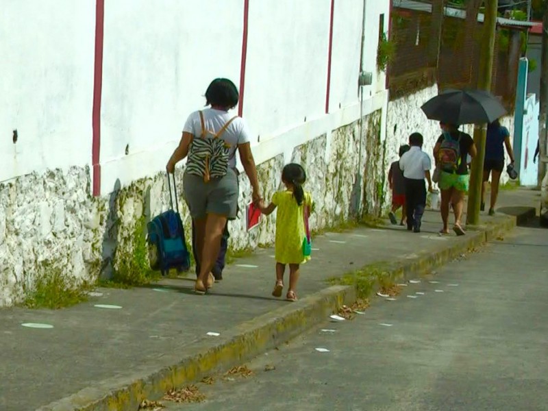 Tutores molestos por la eliminación de escuelas de tiempo completo