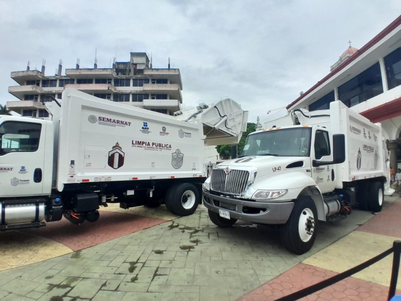 Tuxpan adquiere dos camiones para Limpia Pública