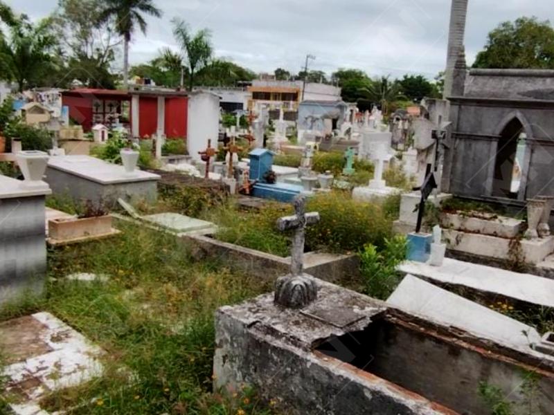 Tuxpan gestiona mejoras ante las condiciones del Panteón Galeana