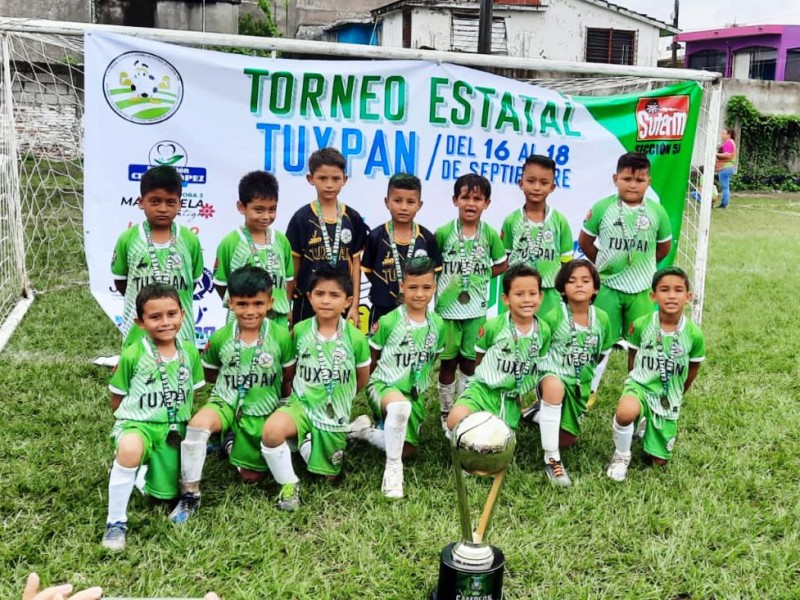 Tuxpan se coronó en torneo estatal de fútbol