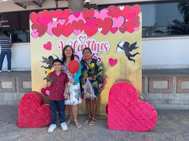 Tuxpeños celebran el día del Amor y la Amistad