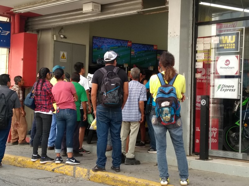 Tuxpeños no pierden oportunidad para ver partido Alemania-México