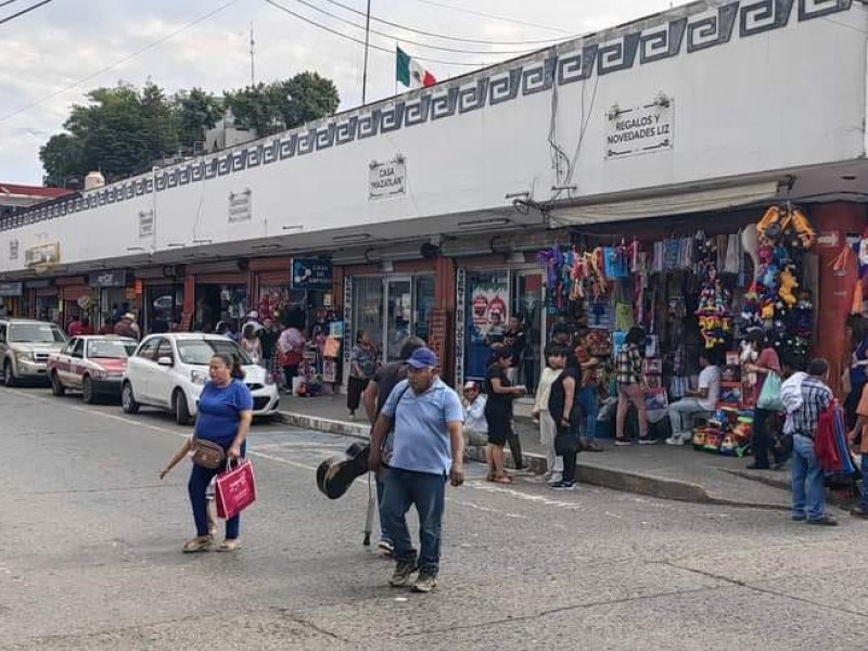 Tuxpeños realizan compras navideñas de último momento