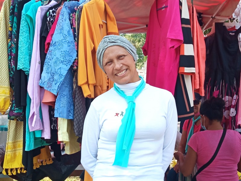 Tuxpeños se suman al bazar con causa