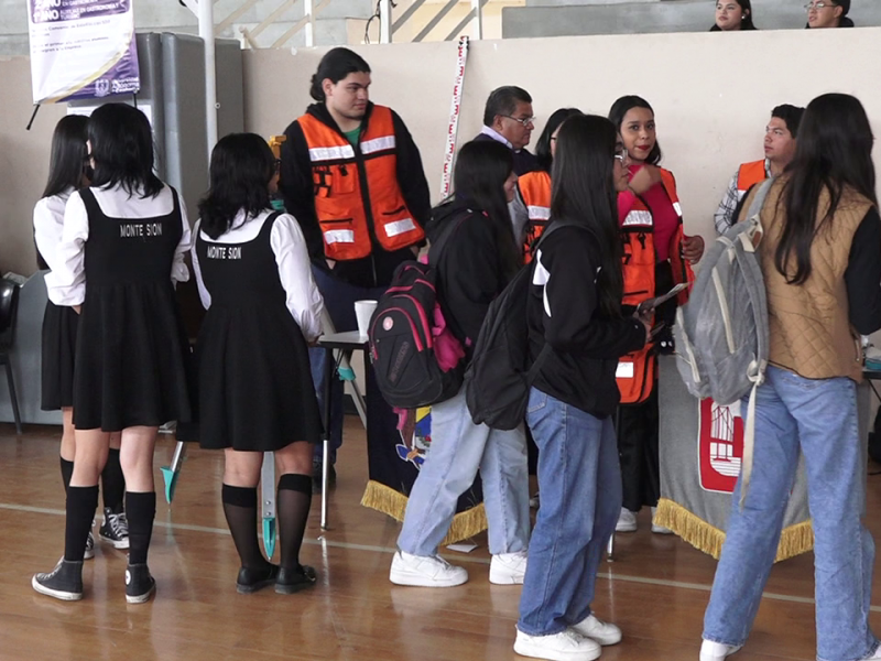 UAdeC expone oferta educativa a alumnos de preparatoria