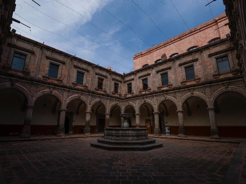 UAQ obtiene certeza jurídica sobre el histórico Patio Barroco