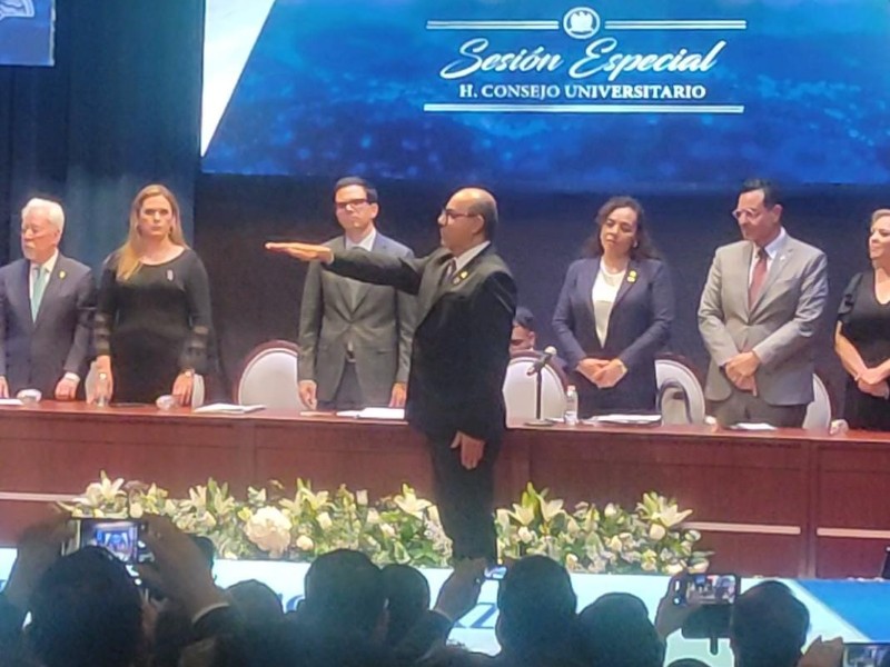 UAZ rinde informe de labores y toma protesta a nuevo rector