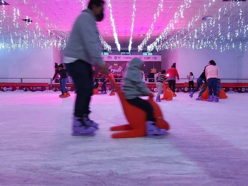 Ubicación afectó afluencia en pista de hielo de Coatepec