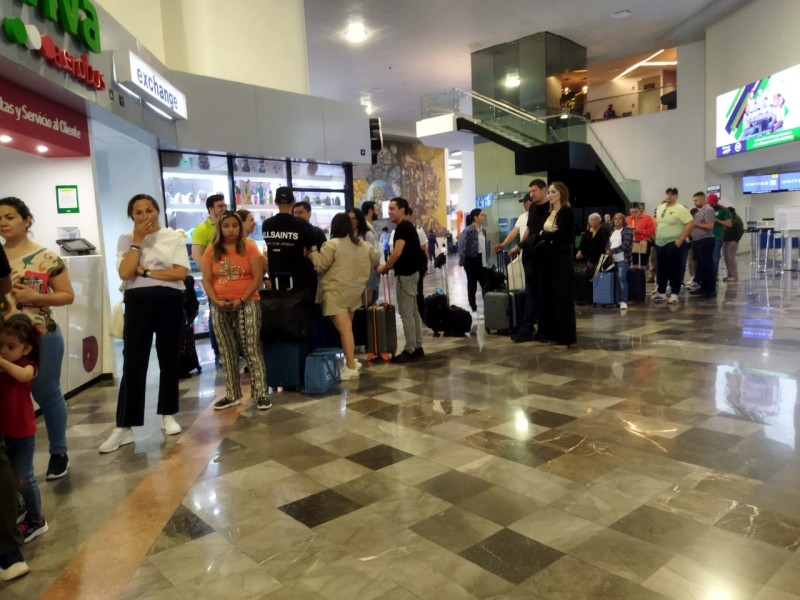 Ubican urnas electrónicas en Aeropuerto para que foráneos puedan votar