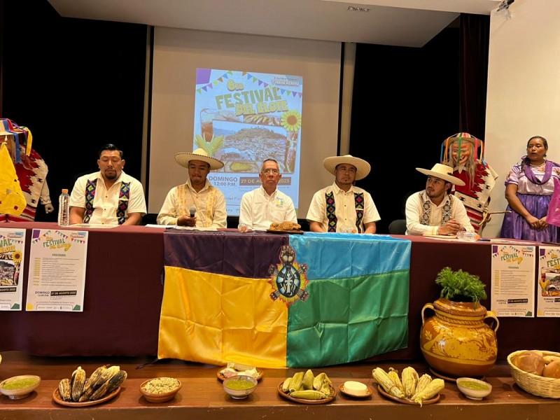 Uchepos, atoles y pasteles en el Festival del Elote