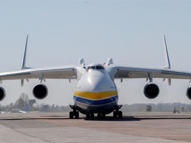 Ucrania mantendría abierto espacio aéreo pese a aumento de tensión
