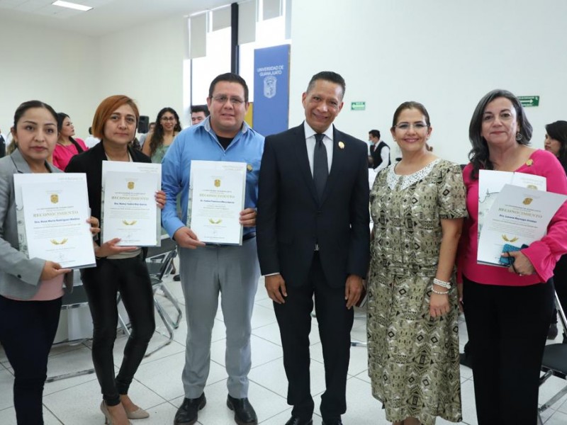 UG reconoce a personal docente perteneciente al SNI y PRODEP