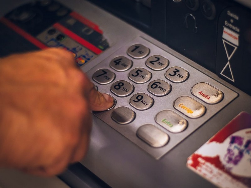 UIF alerta por fraude en cajeros automáticos, cuidado con 