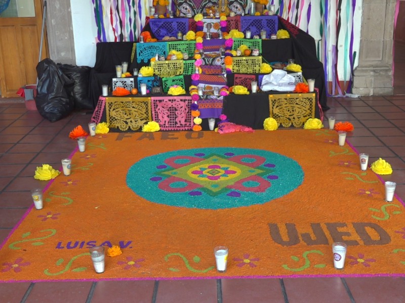 UJED coloca muestra de altares