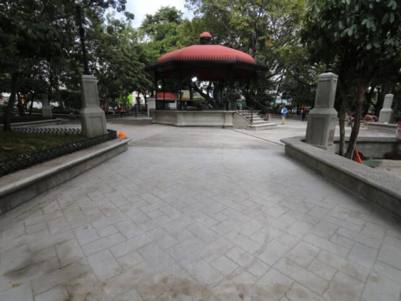 Ultiman detalles en el Parque de la Marimba