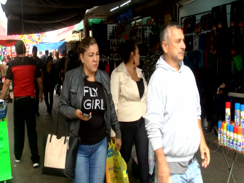 Últimas compras navideñas generan caos