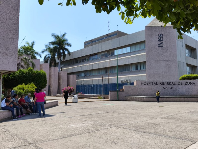 ¡Un calvario! Derechohabientes sufren falta de refrigeración en Clínica 49