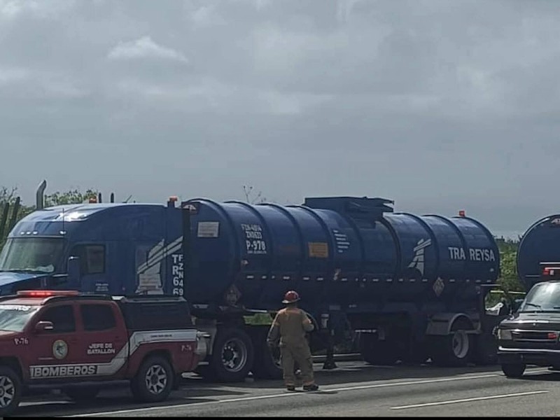 Un conductor muere tras quedar prensado entre dos remolques de tráiler