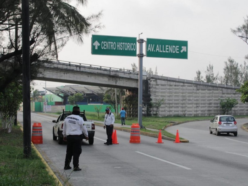 Un día después, cierran vialidades en la ciudad de Veracruz