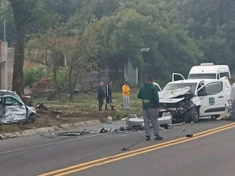 Un fallecido y 4 heridos tras choque en carretera Uruapan
