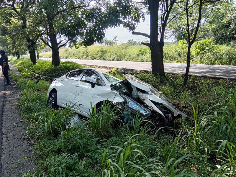 Un hombre lesionado tras accidente vehicular sobre la autopista Colima-Guadalajara