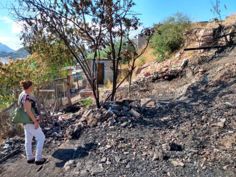 Un incendio los deja sin vivienda, piden ayuda