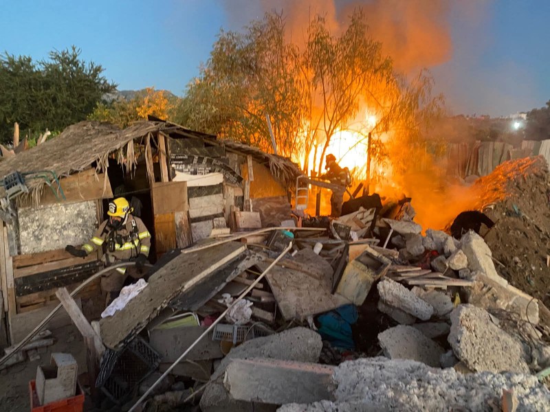 Un incendio moviliza a bomberos en San José del Cabo