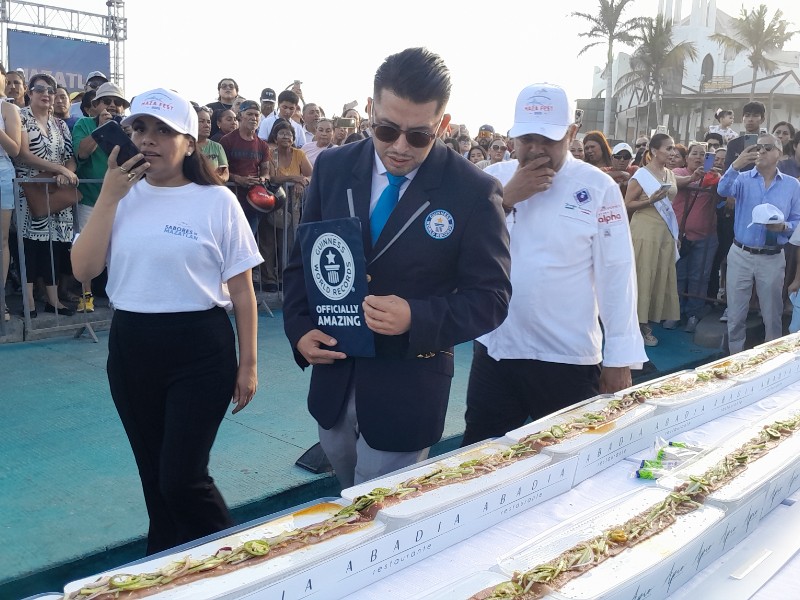 Un kilómetro de sashimi: Mazatlán establece récord Guinness