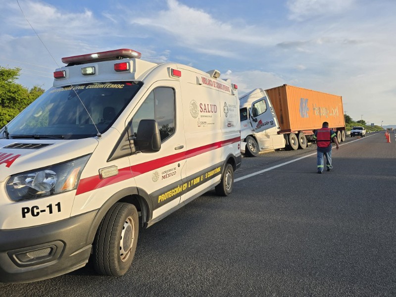 Un lesionado tras accidente de tractocamión en autopista