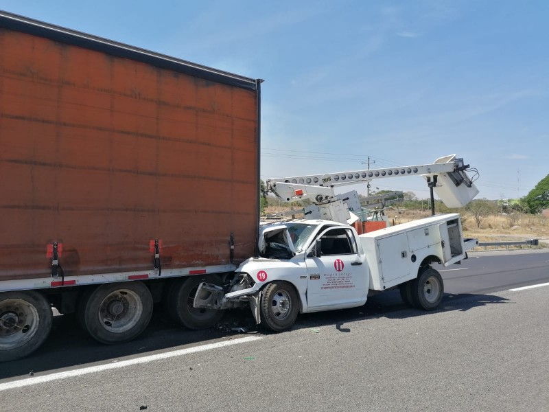 Un lesionado tras choque por alcance en la autopista Colima-Guadalajara