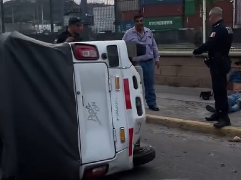 Un lesionado tras volcadura de mototaxi en Manzanillo