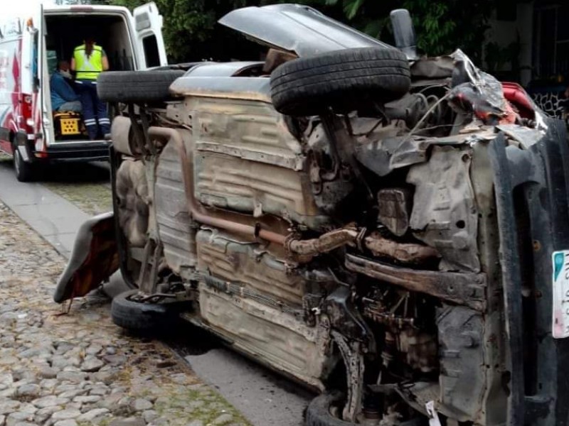 #Colima Un lesionado tras volcadura en Cuauhtémoc