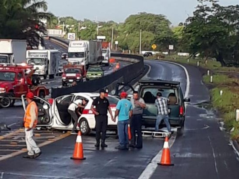 Un muerto deja choque en libramiento a Cardel