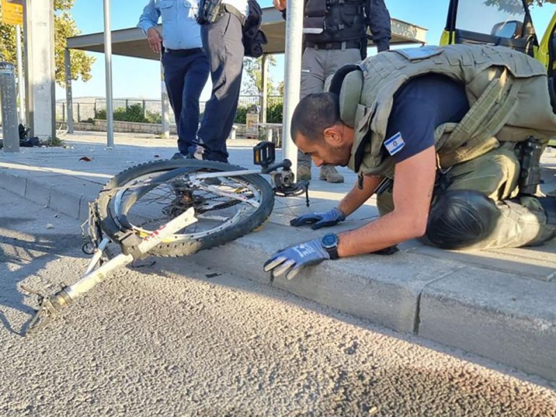 Un muerto y 14 lesionados deja doble atentado en Jerusalén