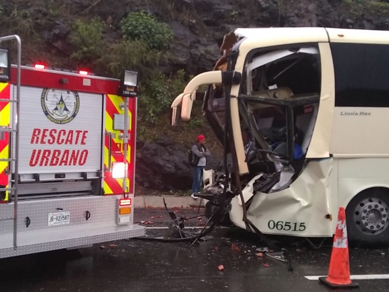 Un muerto y 14 lesionados en carretera Ocotlán-Guadalajara