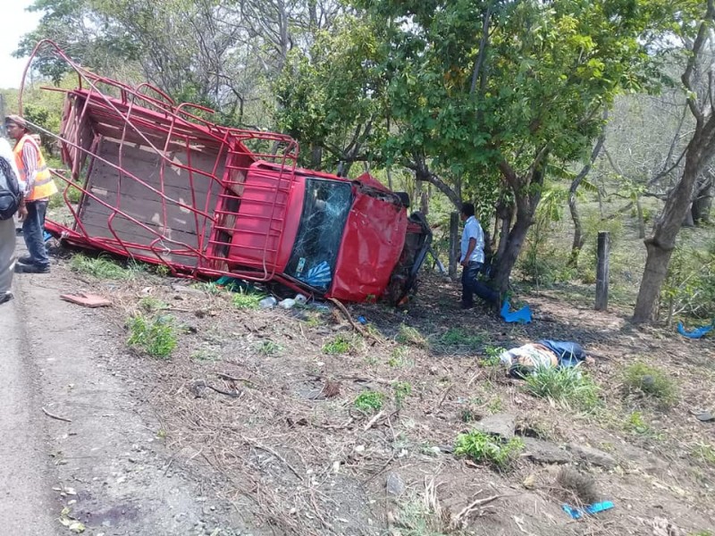 Un muerto y 15 lesionados deja trágico accidente