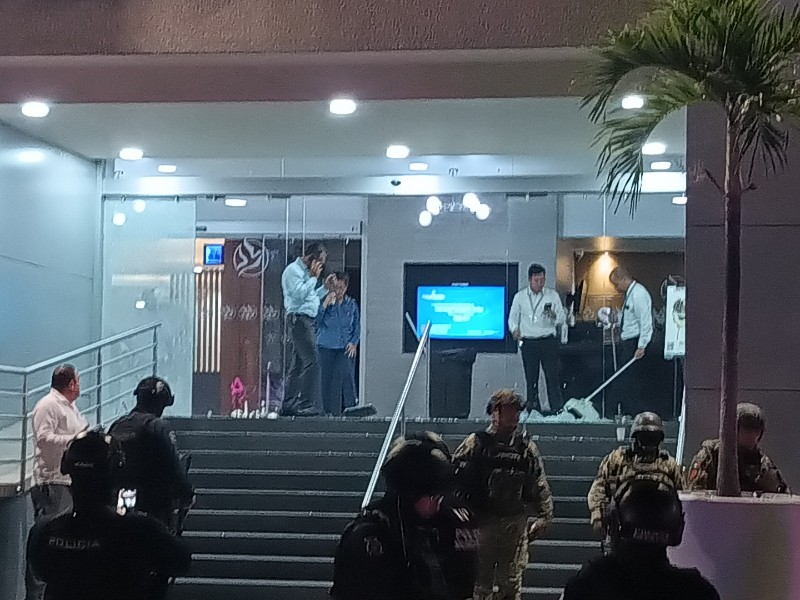 Un muerto y dos heridos deja enfrentamiento en una funeraria Un muerto y dos heridos deja enfrentamiento en una funeraria