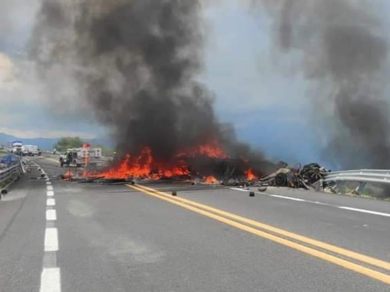Un muerto y lesionados tras choque en la Cuacnopalan-Tehuacán