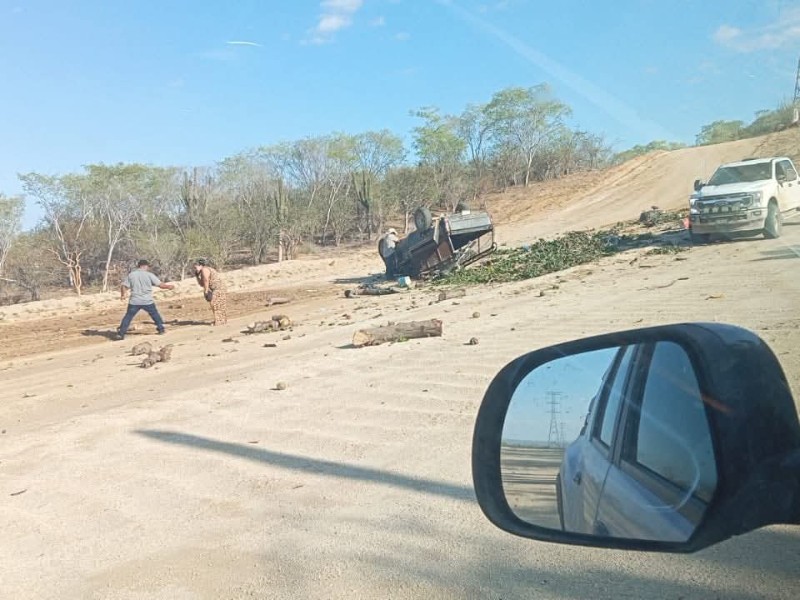 Un muerto y un lesionado tras volcadura en San José del Cabo