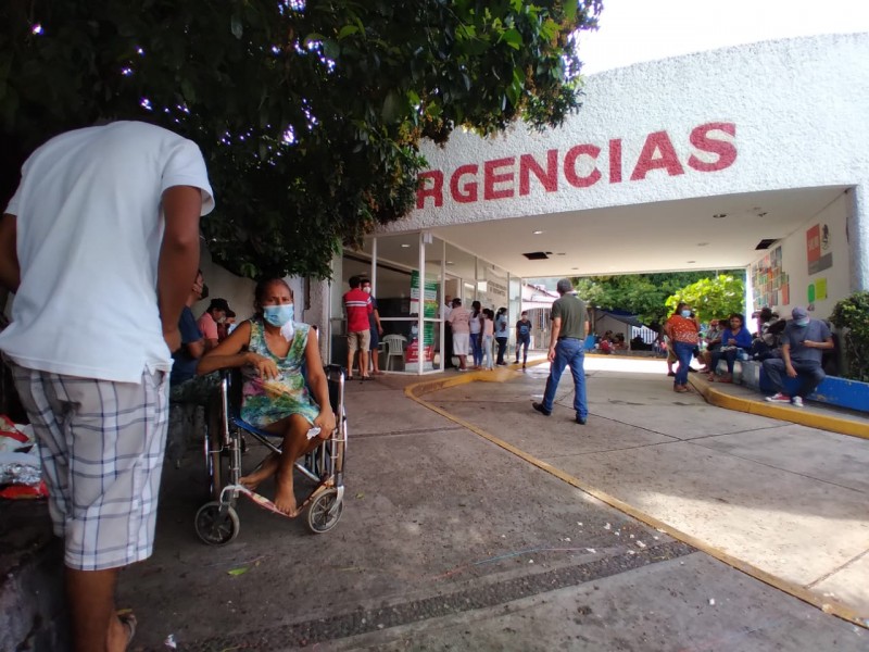 Un paciente permanece internado en la zona COVID19 del Hospital