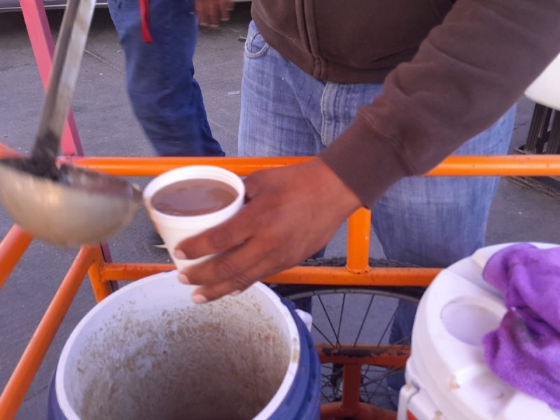 Un rico champurrado, bebida típica de la temporada de invierno