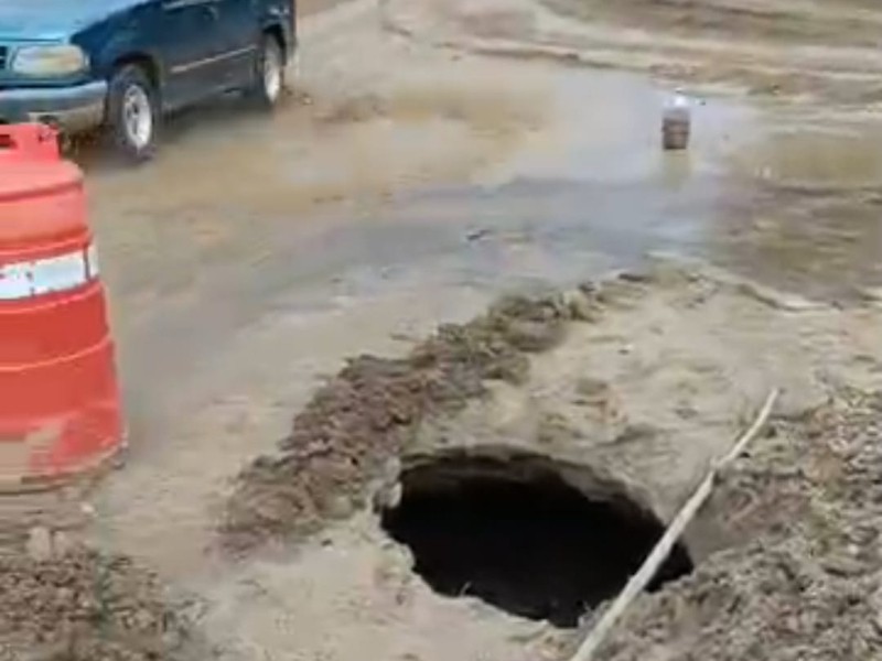 Un socavón y viviendas con daños dejan lluvias en Mocorito