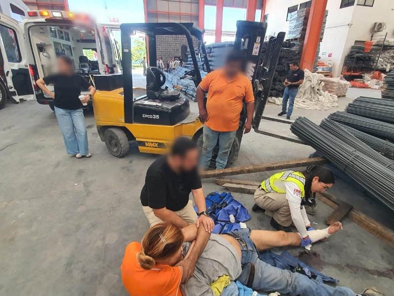 Un trabajador lesionado tras caerle encima varias varillas de acero