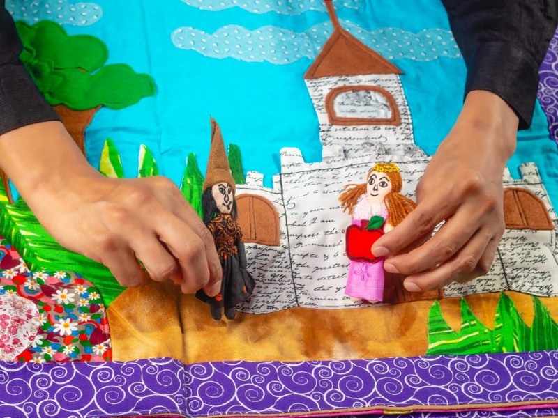 Un viaje entre hilos, colores y cuentos te espera esta tarde