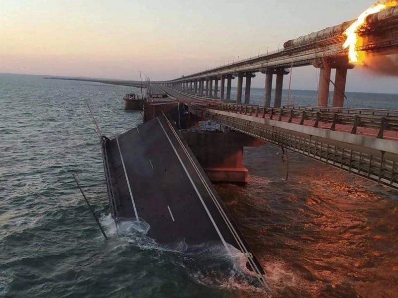 Una fuerte explosión destruye parte del puente de Crimea